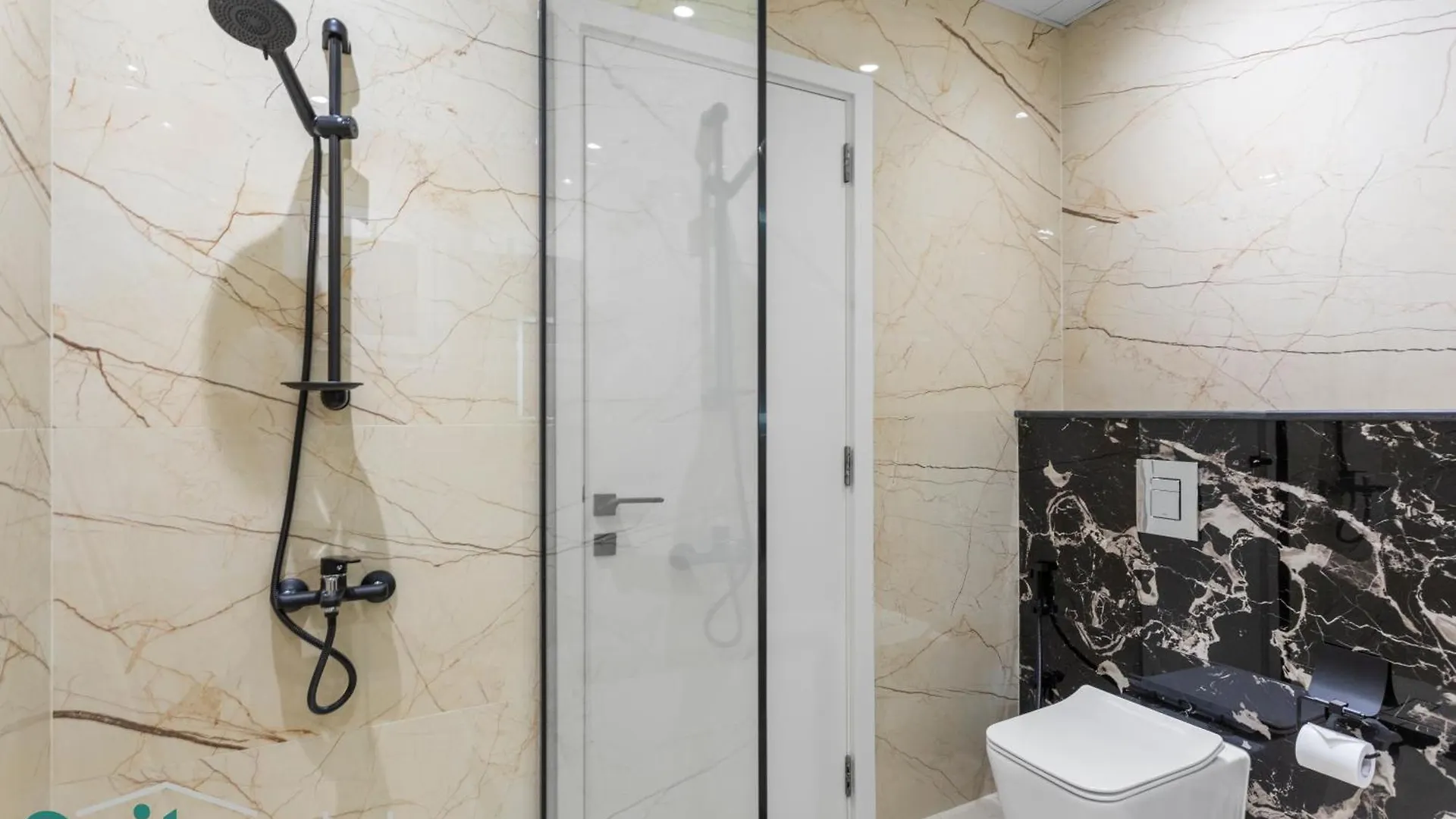 Stylish 1 Bedroom Near Metro Station In Jlt Dubai Apartment