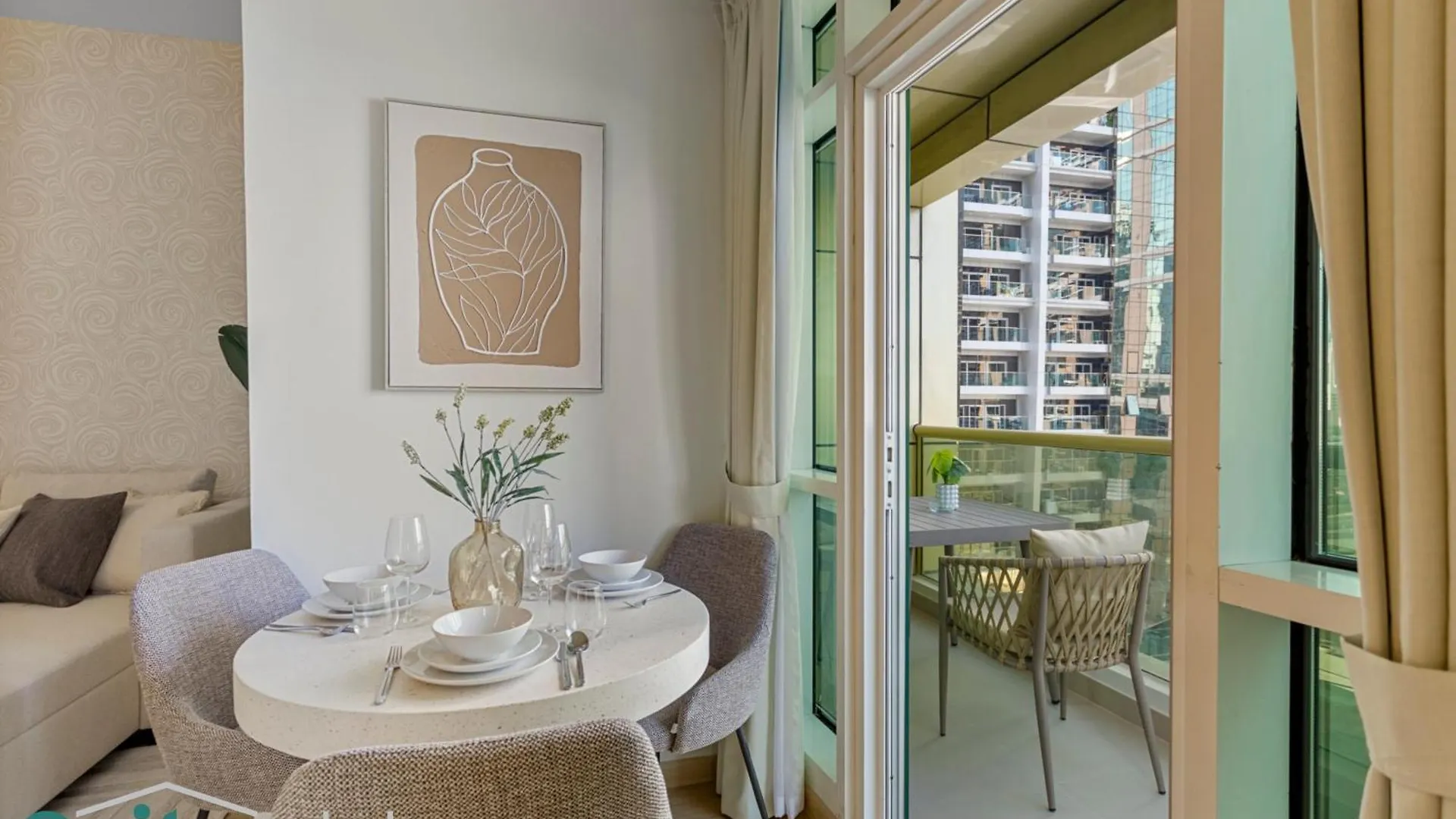 Stylish 1 Bedroom Near Metro Station In Jlt Dubai