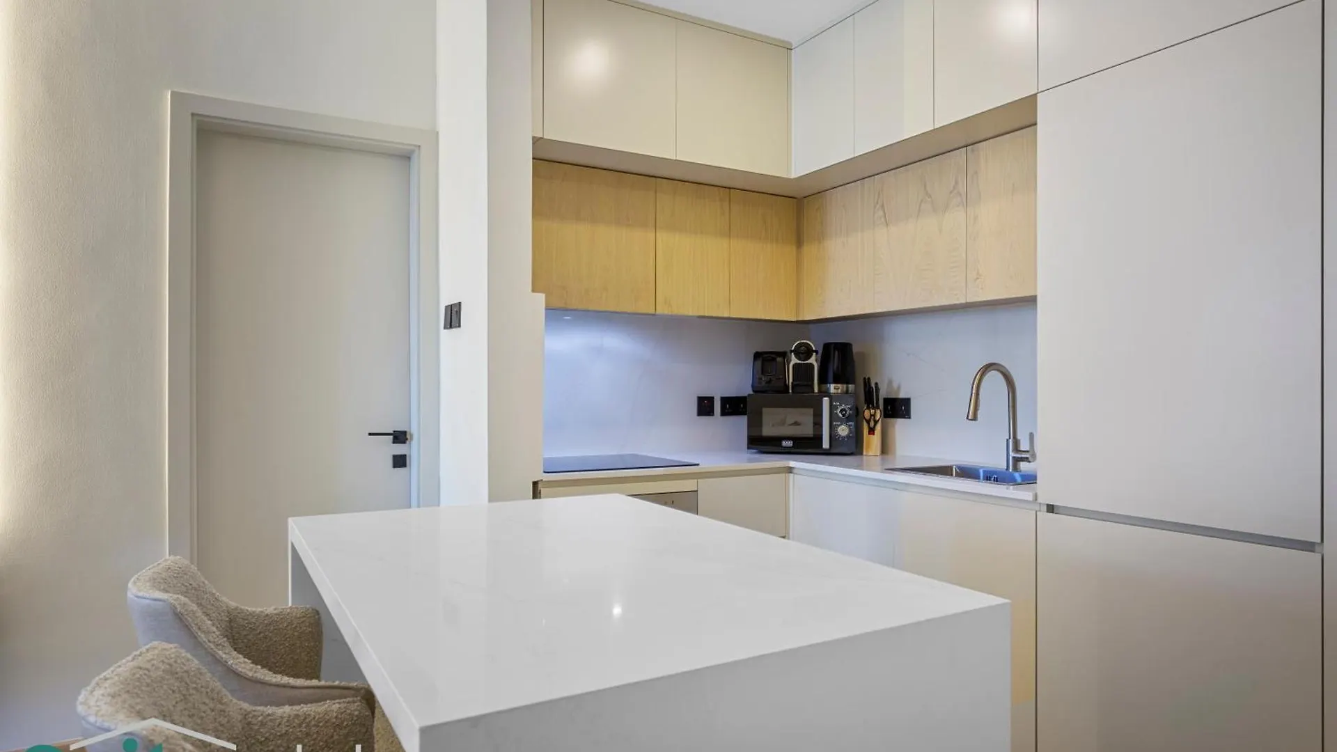 Stylish 1 Bedroom Near Metro Station In Jlt Dubai 0*,